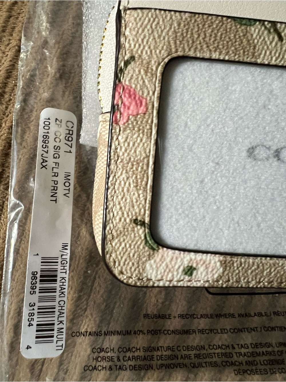 Coach Zip Card Case
In Signature Canvas With Floral Print NWT - Picture 3 of 3